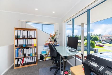 Photo of property in 3 Opal Close, Rosedale, Auckland, 0632