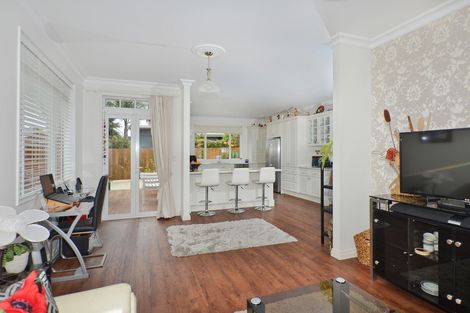 Photo of property in 2 O'farrell Drive, One Tree Point, 0118