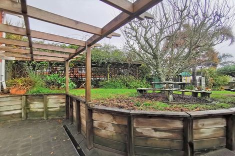 Photo of property in 1 Lewis Road, Pakuranga, Auckland, 2010