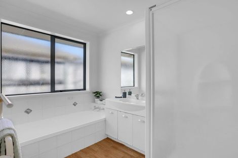 Photo of property in 5 Locksley Lane, Hamilton East, Hamilton, 3216