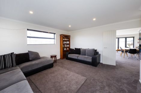 Photo of property in 32 Silicon Way, Fitzherbert, Palmerston North, 4410
