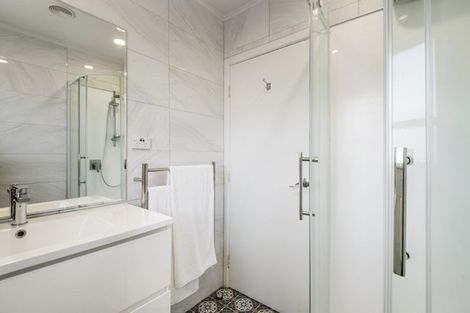 Photo of property in 1/10 Philip Place, Hillcrest, Auckland, 0627