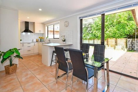 Photo of property in 10 Mt Lebanon Crescent, The Gardens, Auckland, 2105