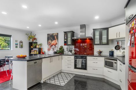 Photo of property in 8 Tironui Terrace, Western Heights, Hamilton, 3200