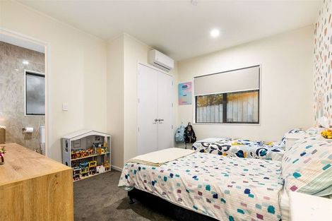 Photo of property in 15a Reynella Drive, Massey, Auckland, 0614