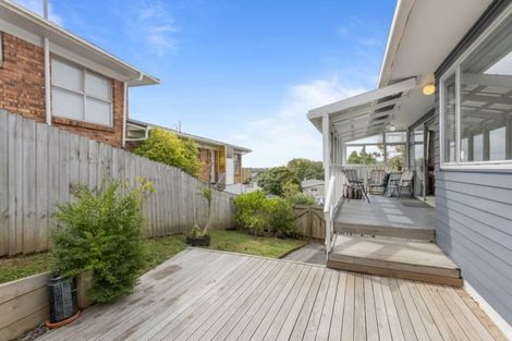 Photo of property in 52 Ayton Drive, Totara Vale, Auckland, 0629