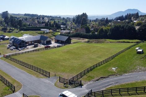 Photo of property in 17 Lochinvar Lane, Acacia Bay, 3385