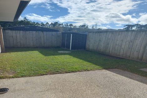 Photo of property in 15 Kahika Grove, Huapai, Kumeu, 0810