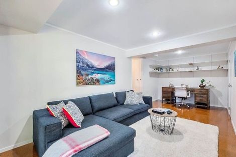 Photo of property in 215 Kaipara Road, Papakura, 2582