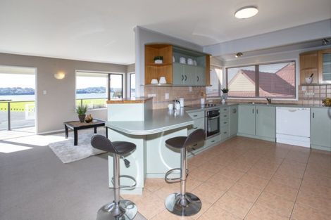 Photo of property in 85 Kiwi Esplanade, Mangere Bridge, Auckland, 2022