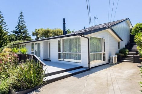 Photo of property in 15 Tiromoana Road, Raumati South, Paraparaumu, 5032