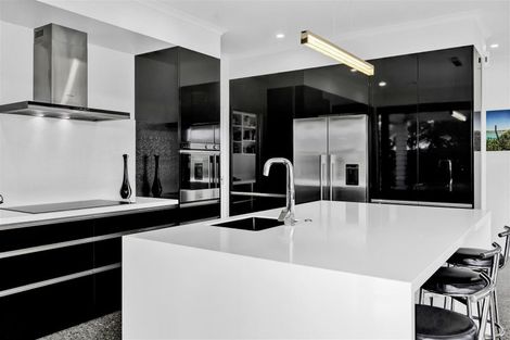 Photo of property in 6 Pebble Beach Court, Waiwhakaiho, New Plymouth, 4312