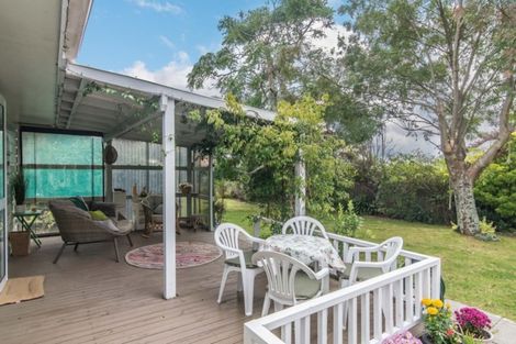 Photo of property in 9 Lesley Grove, Waikanae, 5036