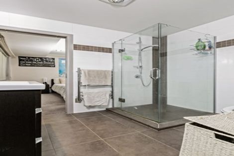 Photo of property in 35 Holdens Road, Henderson, Auckland, 0612