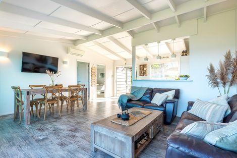 Photo of property in 50 Carsons Road, Waiheke Island, 1971