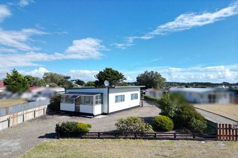 Photo of property in 10 Hennessy Street West, Foxton Beach, Foxton, 4815
