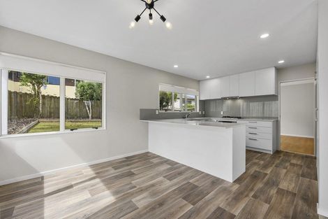 Photo of property in 27 Calypso Way, Unsworth Heights, Auckland, 0632