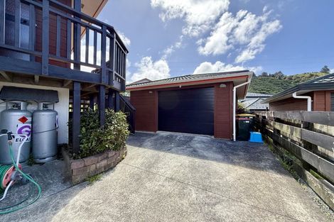 Photo of property in 2 Opurere Grove, Tirohanga, Lower Hutt, 5010