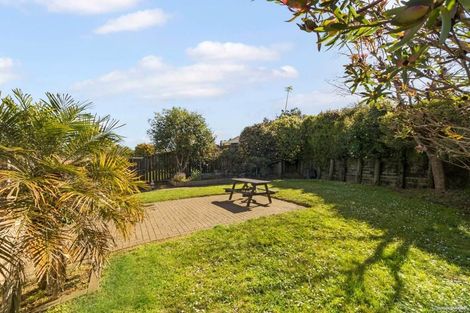 Photo of property in 5 Lagoon Way, West Harbour, Auckland, 0618