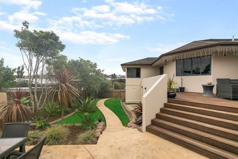 Photo of property in 23 Capri Place, Unsworth Heights, Auckland, 0632