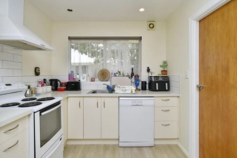 Photo of property in 2/122a Hay Street, Bromley, Christchurch, 8062