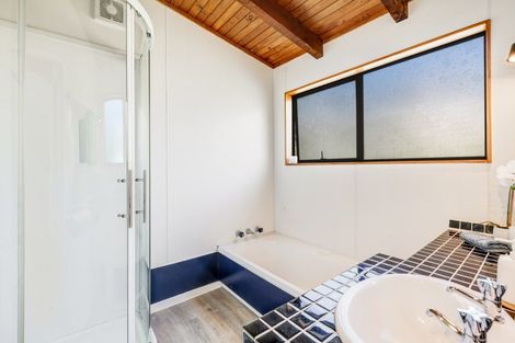 Photo of property in 46 De Luen Avenue, Tindalls Beach, Whangaparaoa, 0930