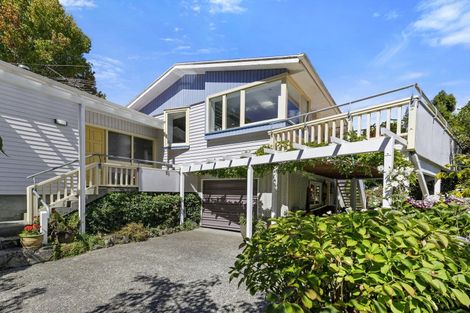 Photo of property in 16 Fendalton Crescent, Pinehaven, Upper Hutt, 5019