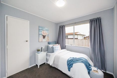 Photo of property in 18 Cumberland Place, Kelvin Grove, Palmerston North, 4414