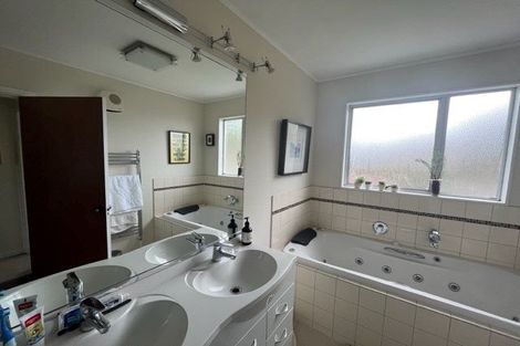 Photo of property in 14 Ardal Grove, Tirohanga, Lower Hutt, 5010