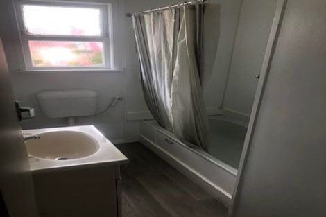 Photo of property in 1/680 Pakuranga Road, Howick, Auckland, 2010