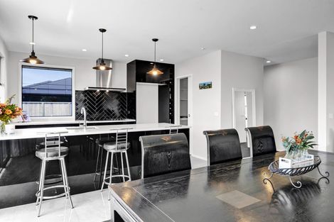 Photo of property in 8 Wheki Lane, Inglewood, 4330