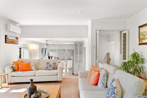 Photo of property in 2/19 Valley Road, Browns Bay, Auckland, 0630