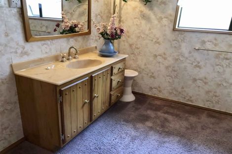 Photo of property in 100 Marine Parade, Bluff, 9814