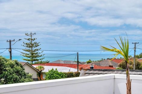 Photo of property in 23 Knights Road, Rothesay Bay, Auckland, 0630