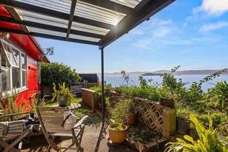 Photo of property in 2a Rangiuru Road, Mahina Bay, Lower Hutt, 5013