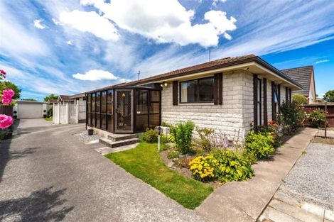 Photo of property in 1/208 Grimseys Road, Redwood, Christchurch, 8051