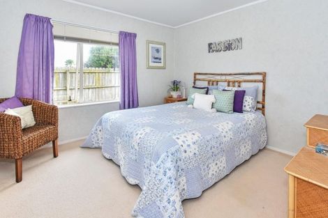 Photo of property in 2/7 Zurich Place, Weymouth, Auckland, 2103