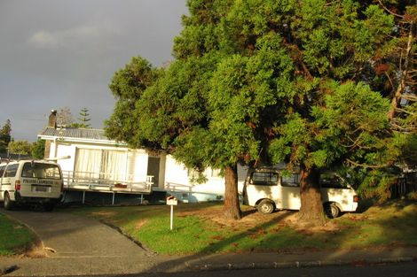 Photo of property in 118 Vodanovich Road, Te Atatu South, Auckland, 0610