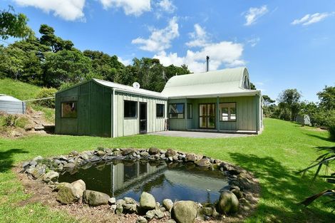 Photo of property in 379 Kiwitahi Road, Helensville, 0875