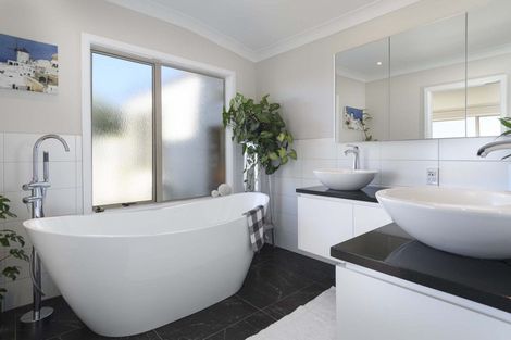 Photo of property in 18 Hinewa Road, Otumoetai, Tauranga, 3110