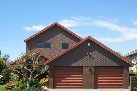 Photo of property in 28 Salford Avenue, Redwood, Christchurch, 8051