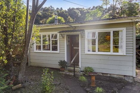 Photo of property in 18 Western Road, Laingholm, Auckland, 0604