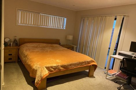 Photo of property in 43 Deverell Place, Northcross, Auckland, 0632