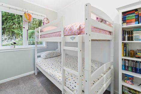 Photo of property in 802 West Coast Road, Oratia, Auckland, 0604