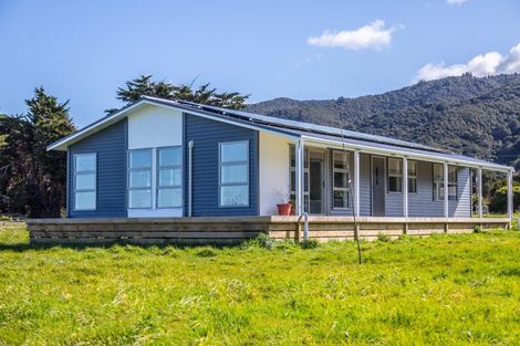 Photo of property in 59 Western Lake Road, Western Lake, Featherston, 5773