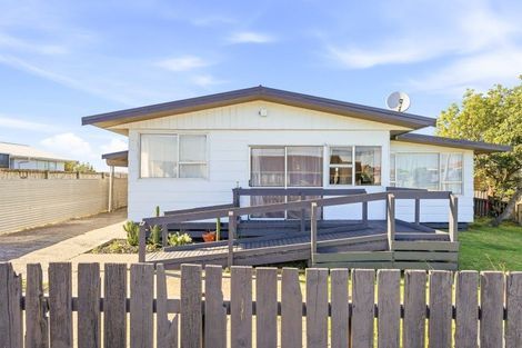 Photo of property in 27 Cross Street, Castlecliff, Whanganui, 4501