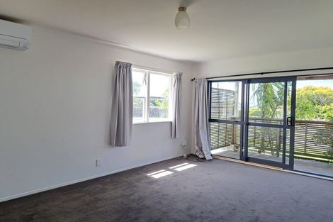 Photo of property in 87 Tiroroa Avenue, Te Atatu South, Auckland, 0610