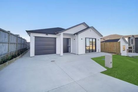 Photo of property in 30 Cloonlyon Drive, Flat Bush, Auckland, 2019