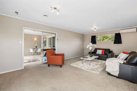 Photo of property in 6 Larkhill Place, Russley, Christchurch, 8042