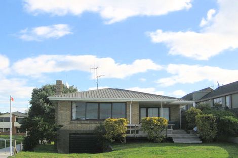 Photo of property in 86 Marine Parade, Mount Maunganui, 3116